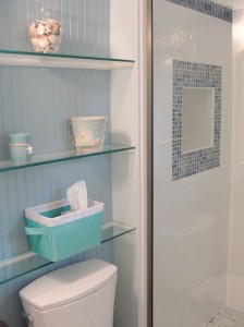 Shelving in niche behind WC