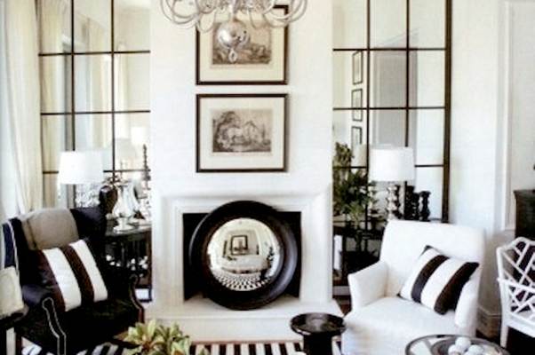 Mirrored niches around a central column