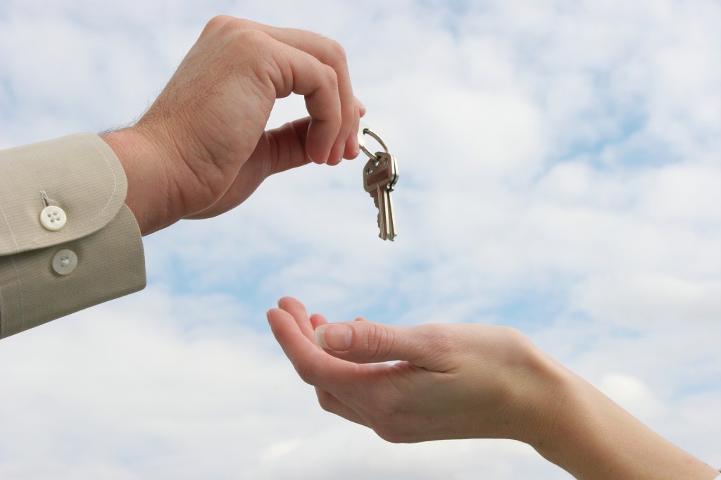 Handing-over-house-keys-to-new-owner